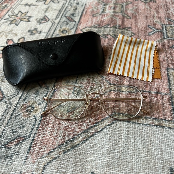 Diff Eyewear Prescription Glasses - Picture 2 of 9